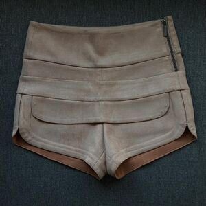 Le Lis Blanc Women's Tan Shorts